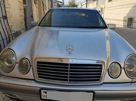 Mercedes E 290