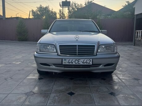Mercedes C 180