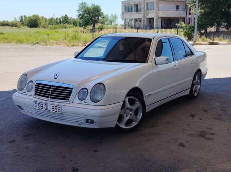 Mercedes E 220