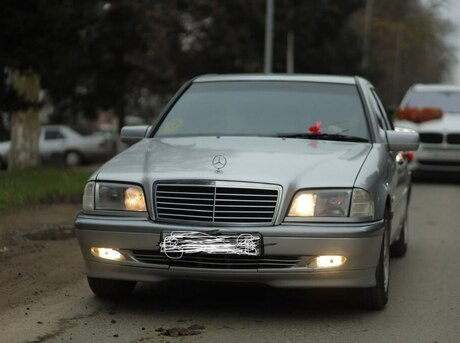 Mercedes C 200