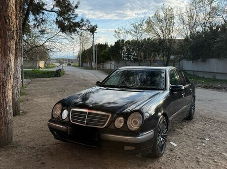 Mercedes E 240