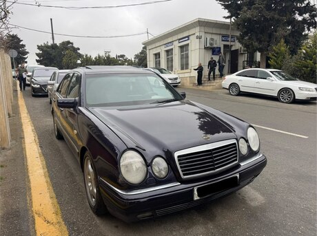 Mercedes E 230
