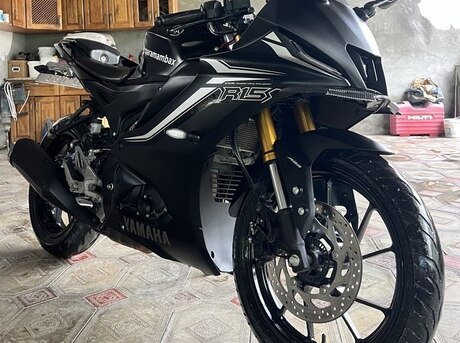 Yamaha R15 V4