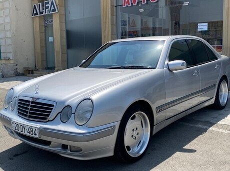 Mercedes E 200
