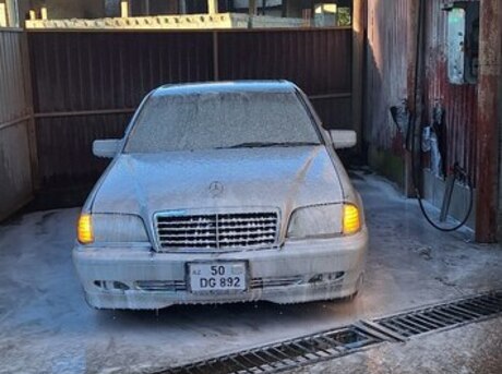 Mercedes C 200