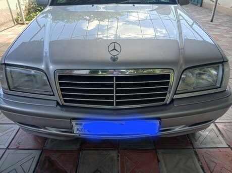 Mercedes C 200