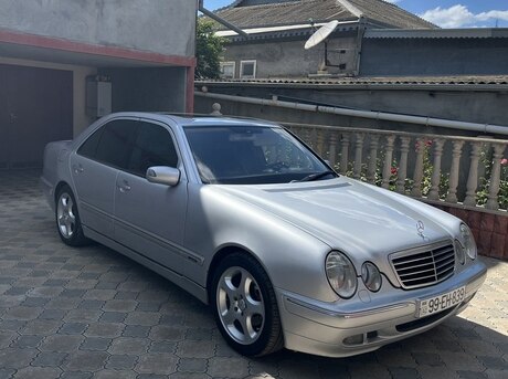 Mercedes E 220