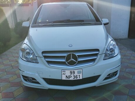 Mercedes B 180