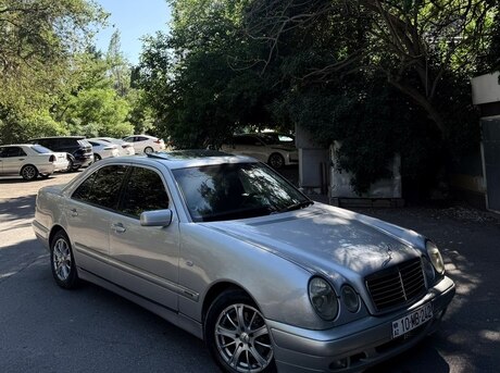 Mercedes E 240