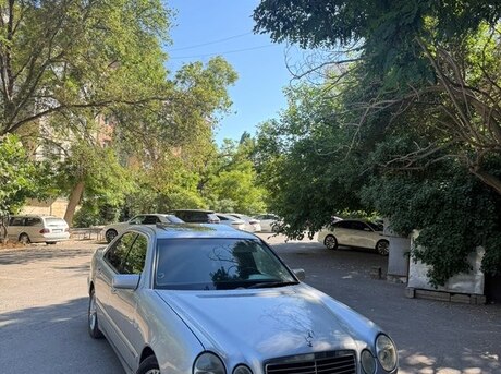 Mercedes E 240
