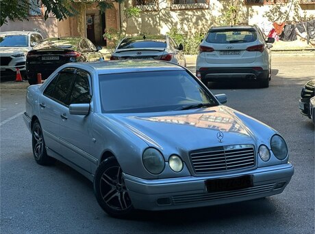 Mercedes E 240
