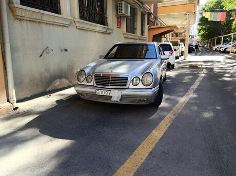 Mercedes E 230