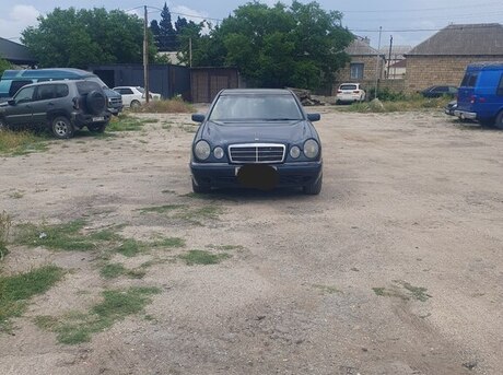 Mercedes E 220