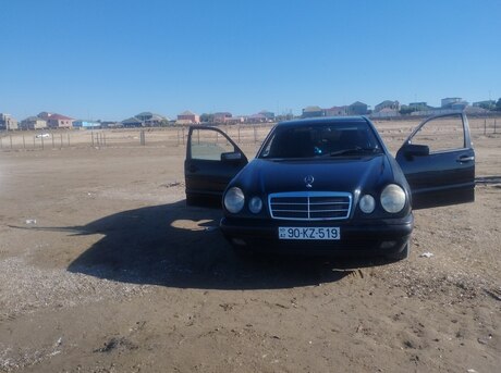 Mercedes E 200