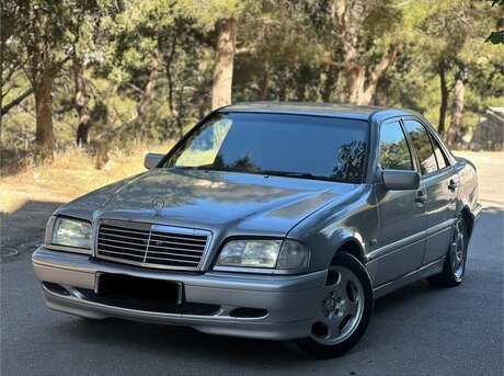Mercedes C 200