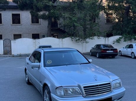 Mercedes C 200