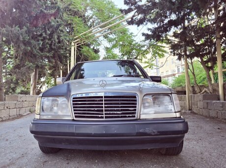 Mercedes E 200