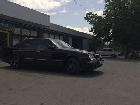 Mercedes E 320