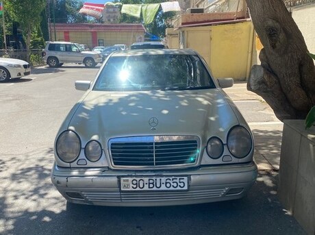 Mercedes E 200