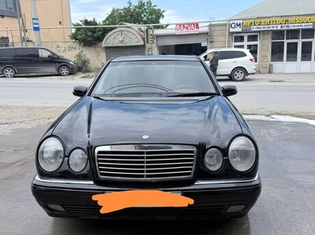 Mercedes E 240