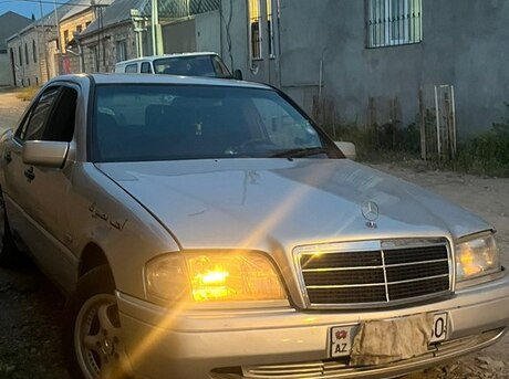 Mercedes C 200