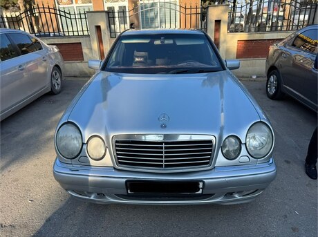 Mercedes E 240