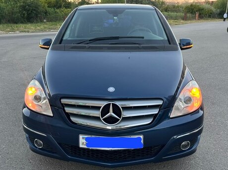 Mercedes B 180