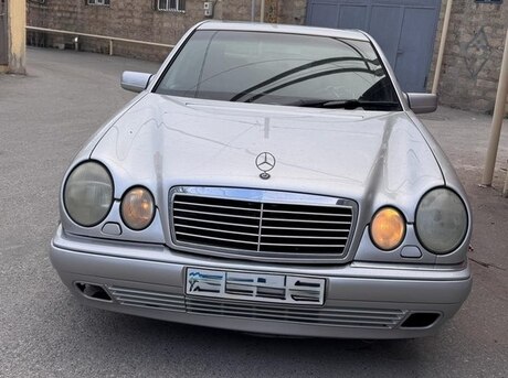 Mercedes E 240