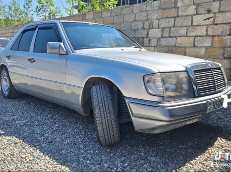 Mercedes 200 E