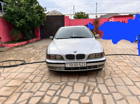 BMW 523