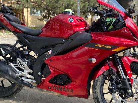 Yamaha R15 V4