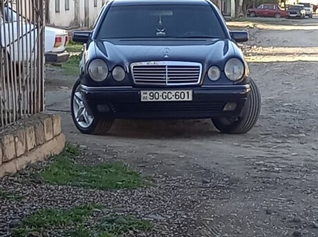 Mercedes E 240