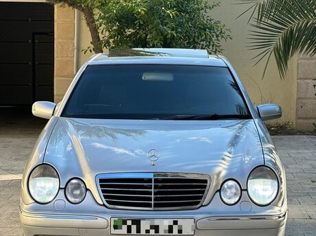 Mercedes E 220