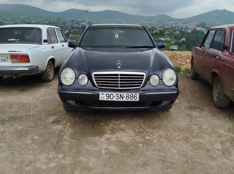 Mercedes E 240