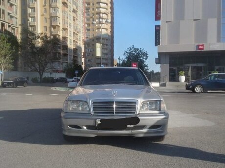 Mercedes C 200