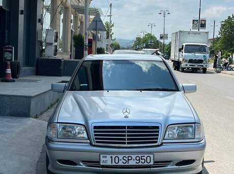 Mercedes C 240