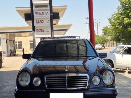 Mercedes E 240