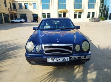 Mercedes E 200