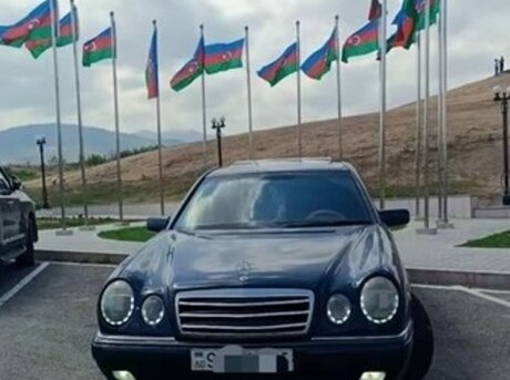 Mercedes E 200