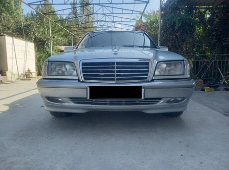 Mercedes C 200