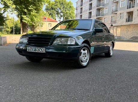 Mercedes C 200