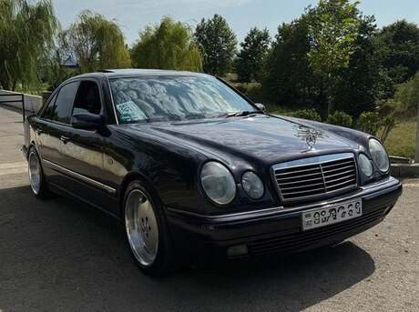 Mercedes E 240