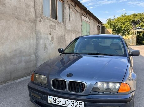BMW 323