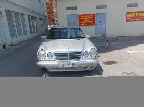 Mercedes E 230