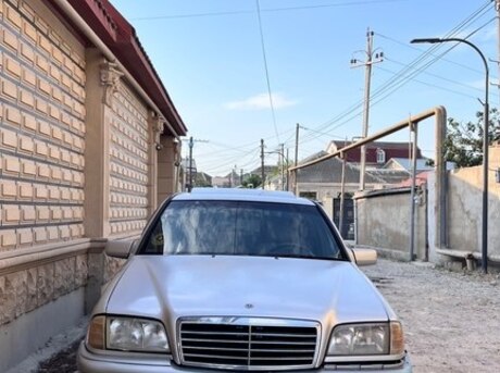 Mercedes C 180