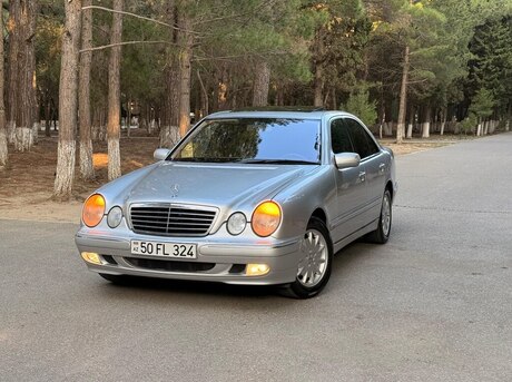 Mercedes E 240
