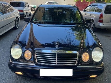 Mercedes E 240