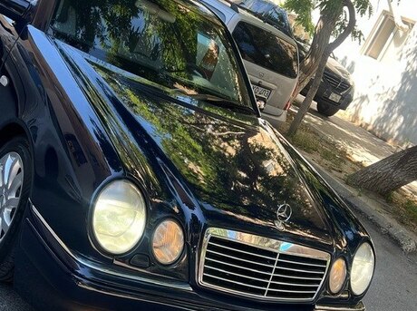 Mercedes E 240