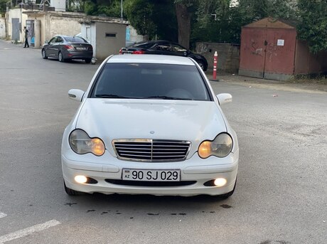 Mercedes C 200