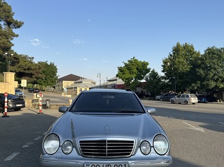 Mercedes E 320